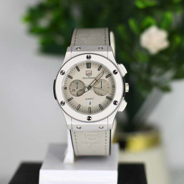 True Worth Silver Chronograph Quartz Watch – Minimalist Luxury Design